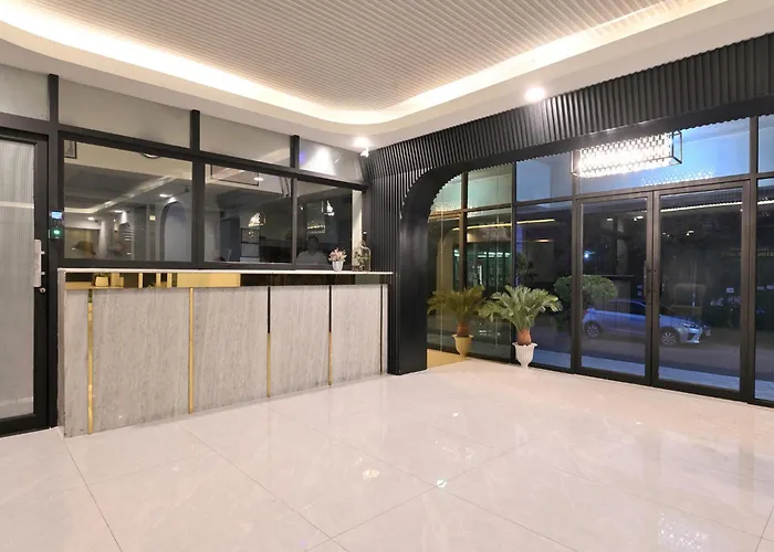 Floton Hotel 4*