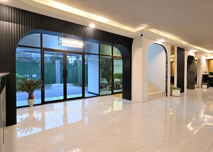 Floton Hotel 4*